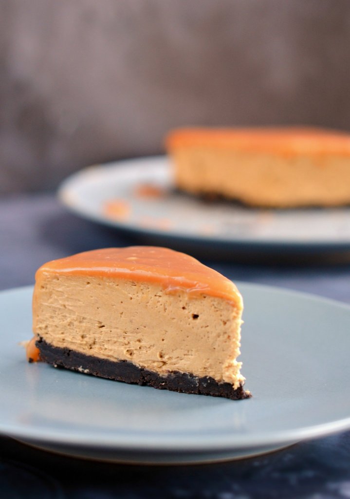 Koffeinmentes kávés-karamelles sajttorta - sütés nélküli recept