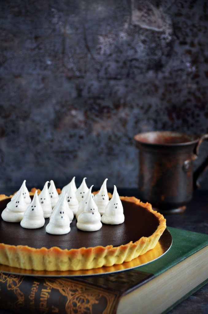 Karamelles-csokis pite szellem habcsókkal - sós karamelles csokis tart recept