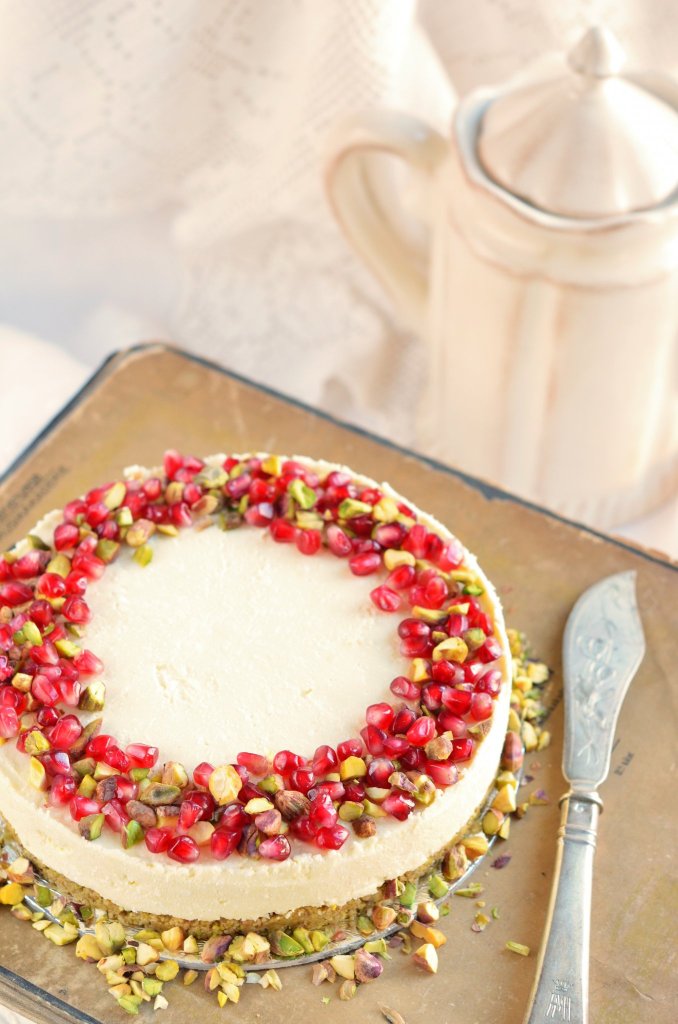 Pisztáciás-gránátalmás fehércsokis túrótorta recept