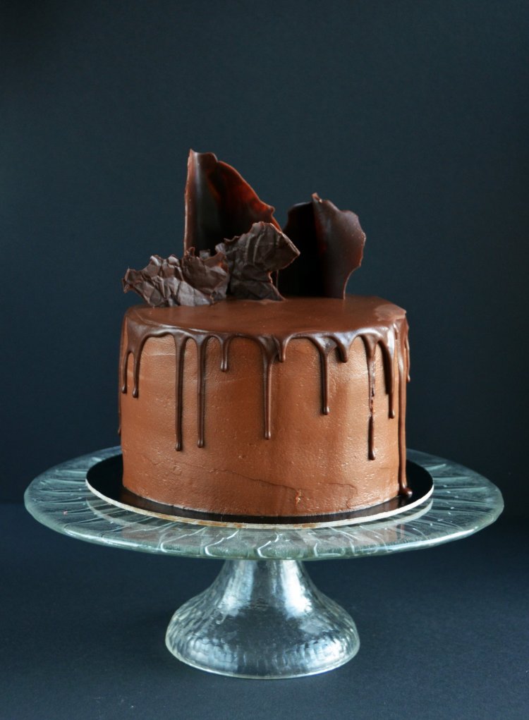 Nutellás torta csurgatva csokihullámokkal