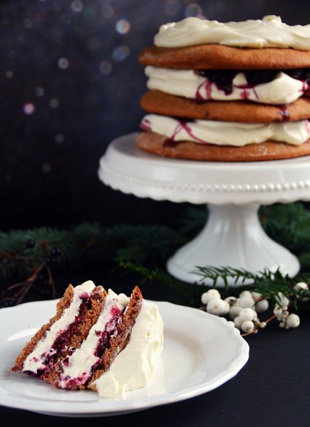 Mézeskalácstorta meggyel és mascarponehabbal - karácsonyi torta