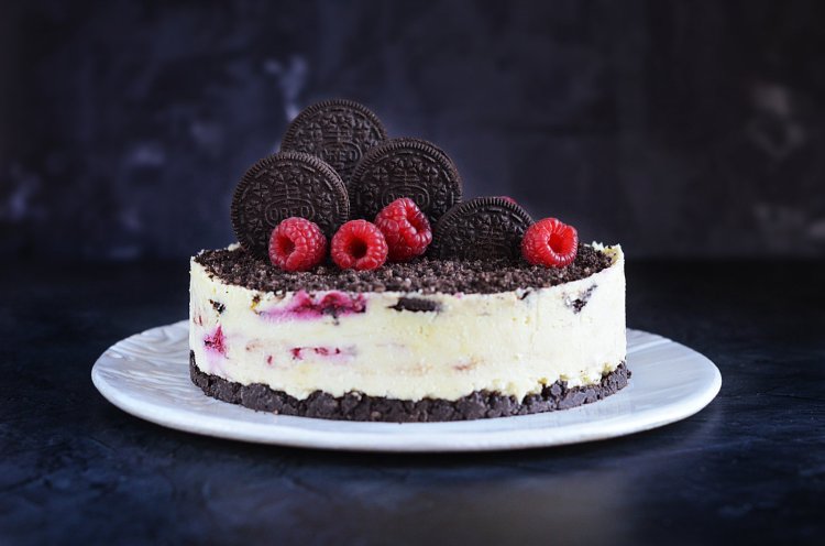 Oreos málnás fehércsokis túrótorta recept