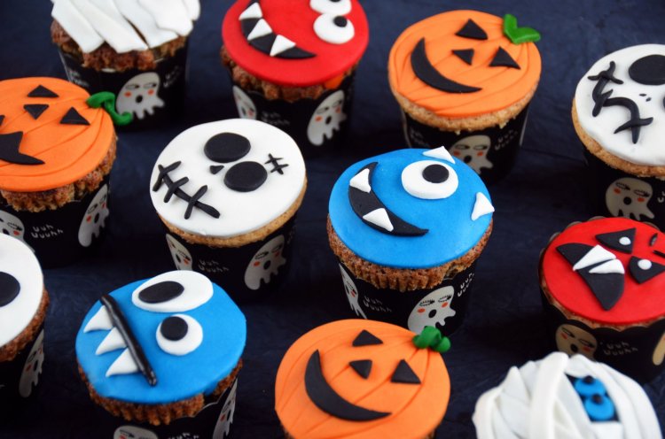 Halloween-i süti ötletek: meggyes-kókuszos muffinok, cupcake-k Halloweenre
