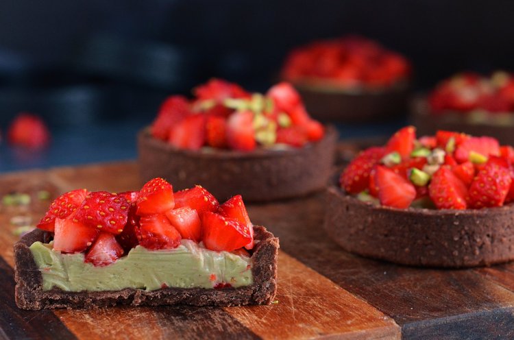 Pisztáciakrémes-epres tart recept házilag egyszerűen