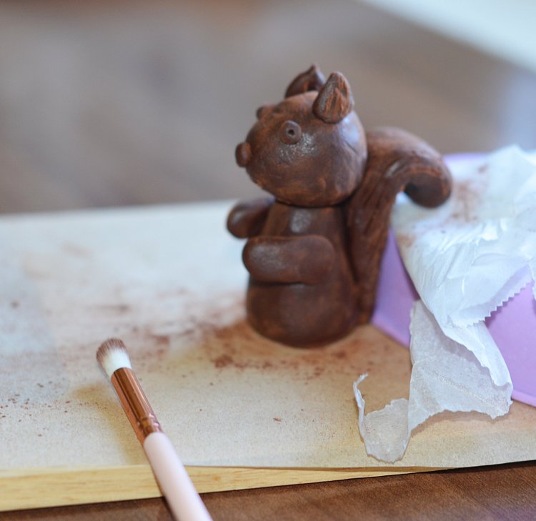 plasztik csoki használata - csokigyurma mókus készítése