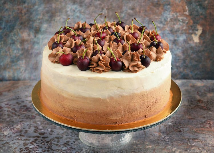 Feketeerdő torta házilag ombre díszítéssel - recept