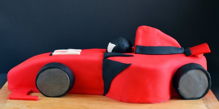 Versenyautó formatorta készítése - Forma 1 autó torta lépésről lépésre