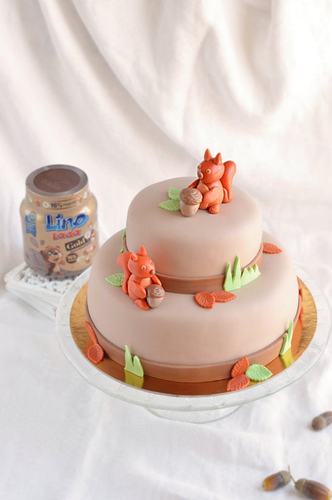 emeletes mókus torta készítése - fondant mókus egyszerűen - mogyorókrémes torta recept