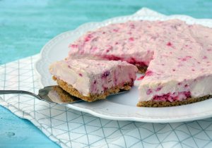 Málnás fehércsokis sajttorta sütés nélkül