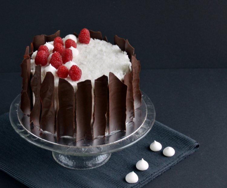 Vegán kókuszos csokitorta tojásmentes habcsókkal