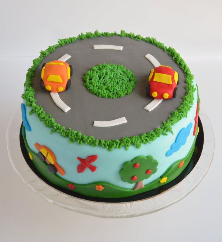 Autós torta fondanttal burkolva - ötletek