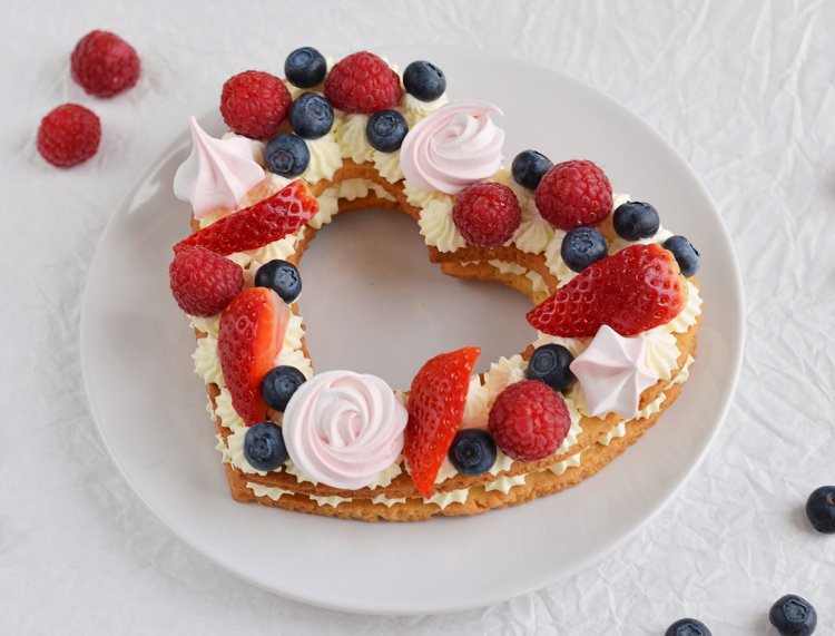 Valentin-napi cream tart szívtorta készítése - recept