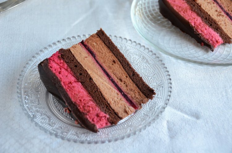 Málna-dupla csoki mousse torta szelet, Segítsüti 2017