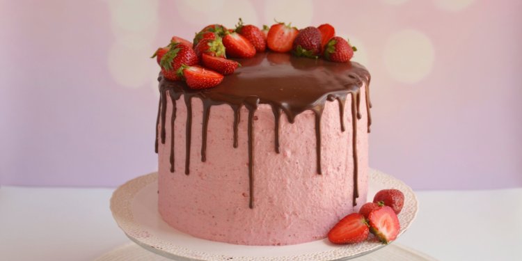 csokival csurgatott epertorta