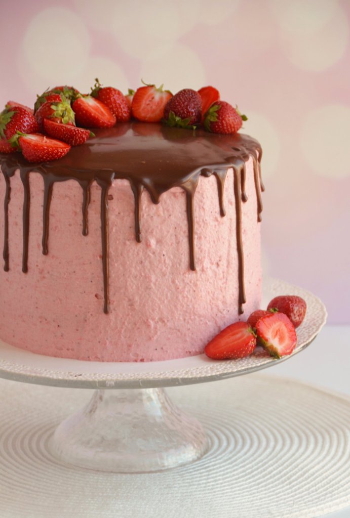 csokival csurgatott epertorta