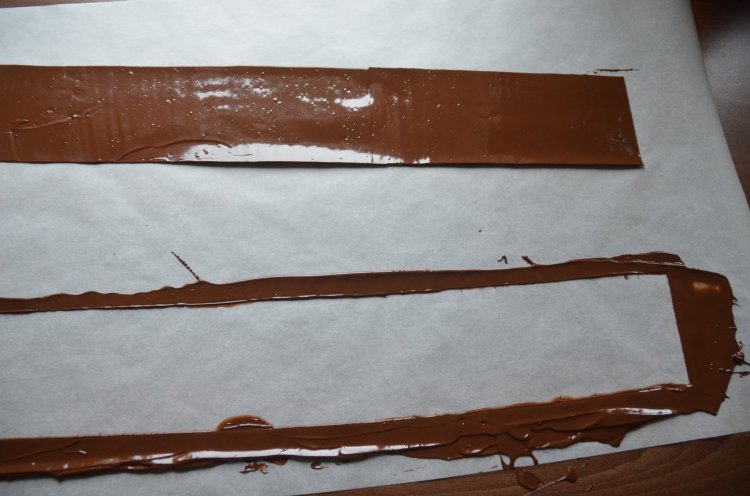 Transzferfólia használata - csokiköpeny, csokigallér készítése mintás csokoládéval