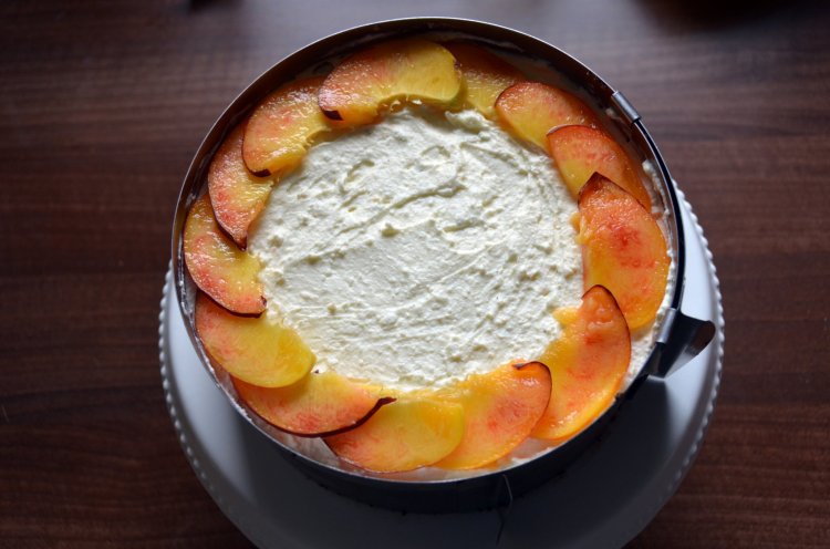 Barackos rózsatorta készítése