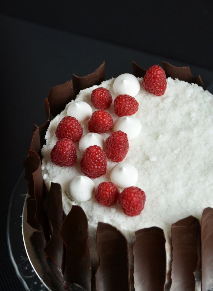 Vegán kókuszos csokitorta tojásmentes habcsókkal