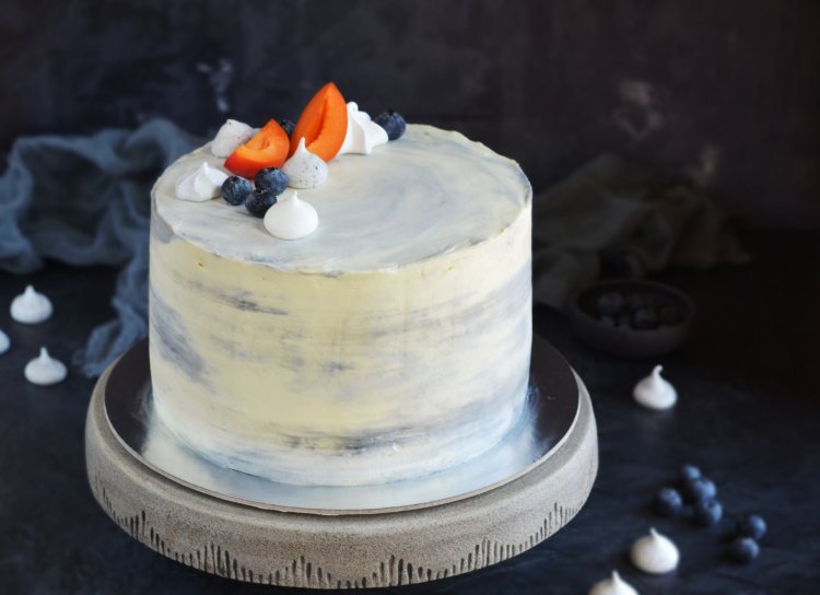 Sárgabarackos-fáonyás vaníliakrémes diótorta recept - vízfesték hatású betontorta készítése