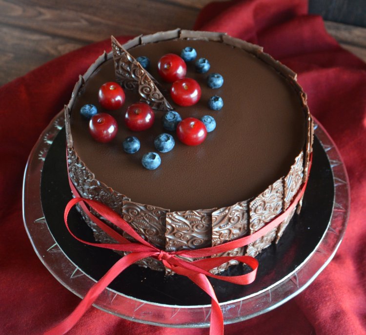 meggy-csoki mousse torta texturált csokilapokkal