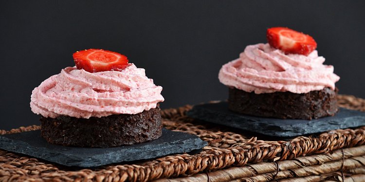 Céklás brownie eperhabbal - recept