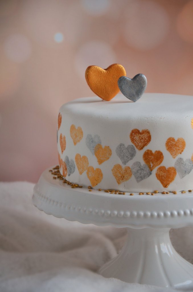 Valentin napi torta - nyomdázás tortára arany és ezüst színekben