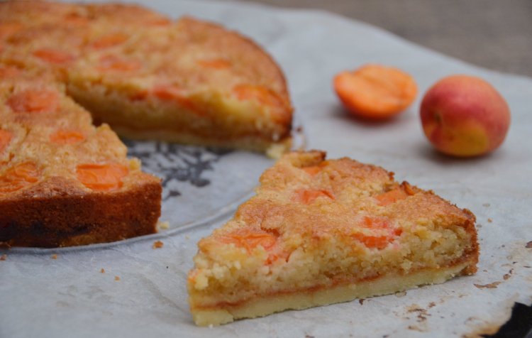 Sárgabarackos frangipán - sült mandulakrémes pite