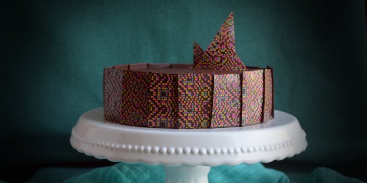 Tortadíszítés mintás csokival - a transzferfólia használata