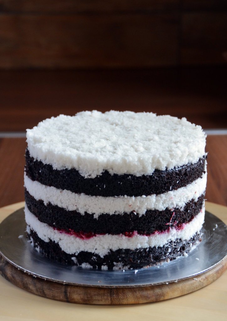 Vegán kókuszos csokitorta málnával - tej- és tojásmentes kókusztorta recept