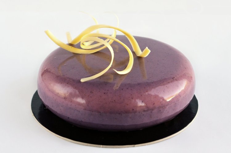 Eper-csoki mousse torta recept - mirror glaze ételfesték nélkül