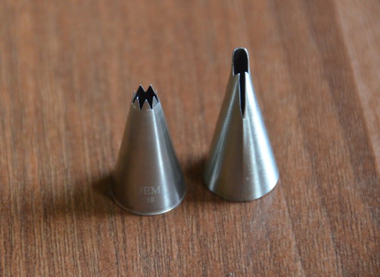 Barbie torta készítése habzsákos díszítéssel