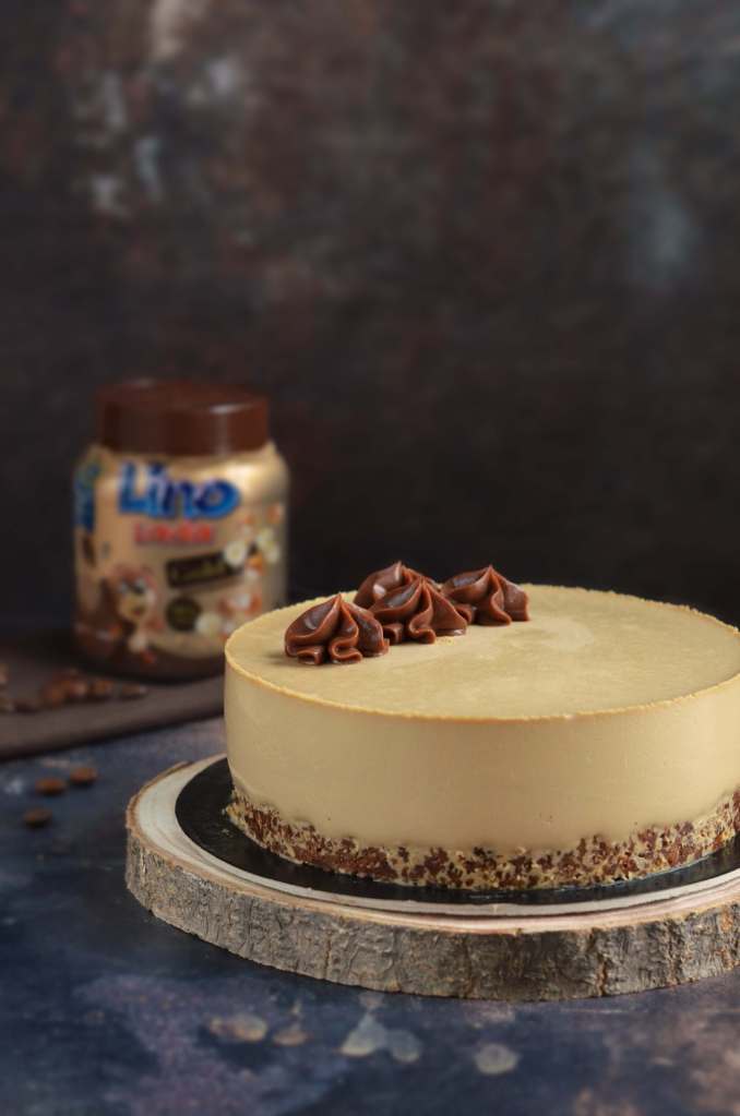 Kávé-mogyorókrém-karamell torta