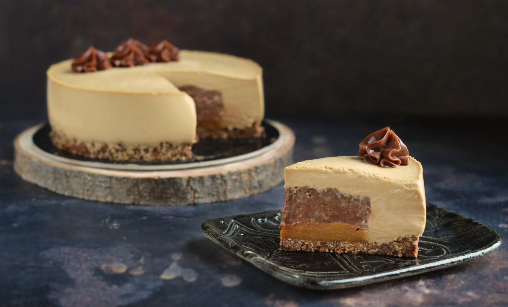 Mogyorókrémes kávétorta sós karamellel