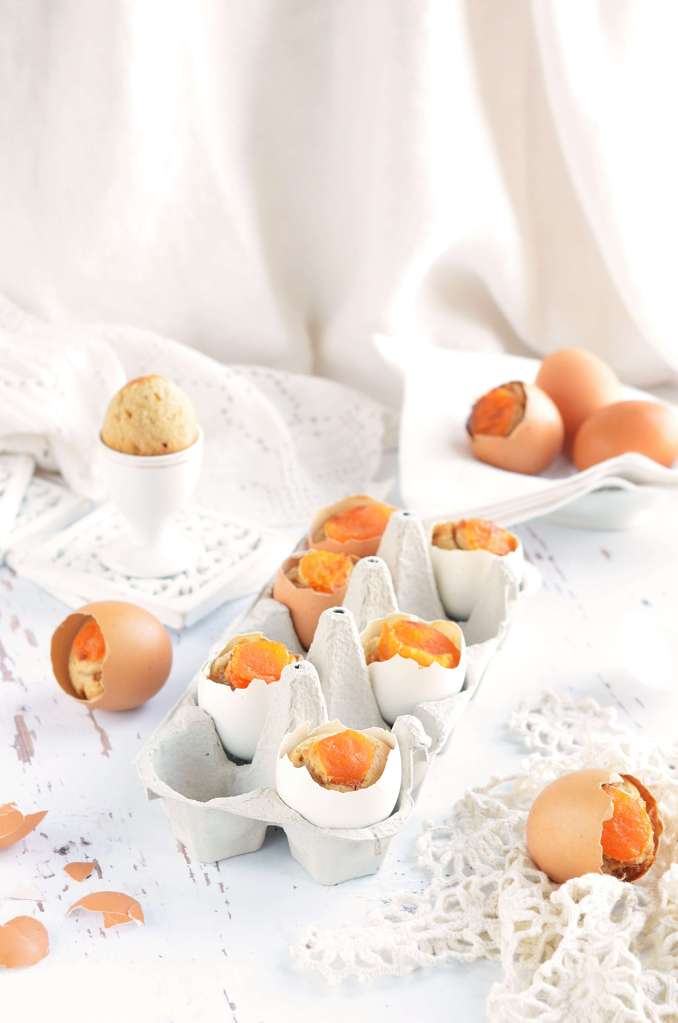 tojáshéjban sült süti aszalt barackkal - húsvéti tojáshéj sütemény