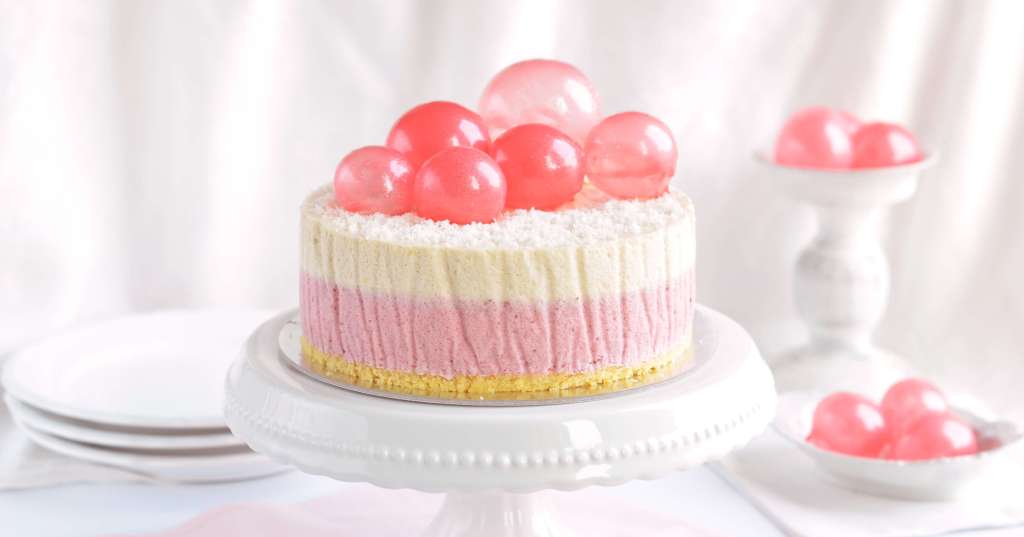 eper-kókusz mousse torta zselatin buborékokkal - zselatin lufik készítése