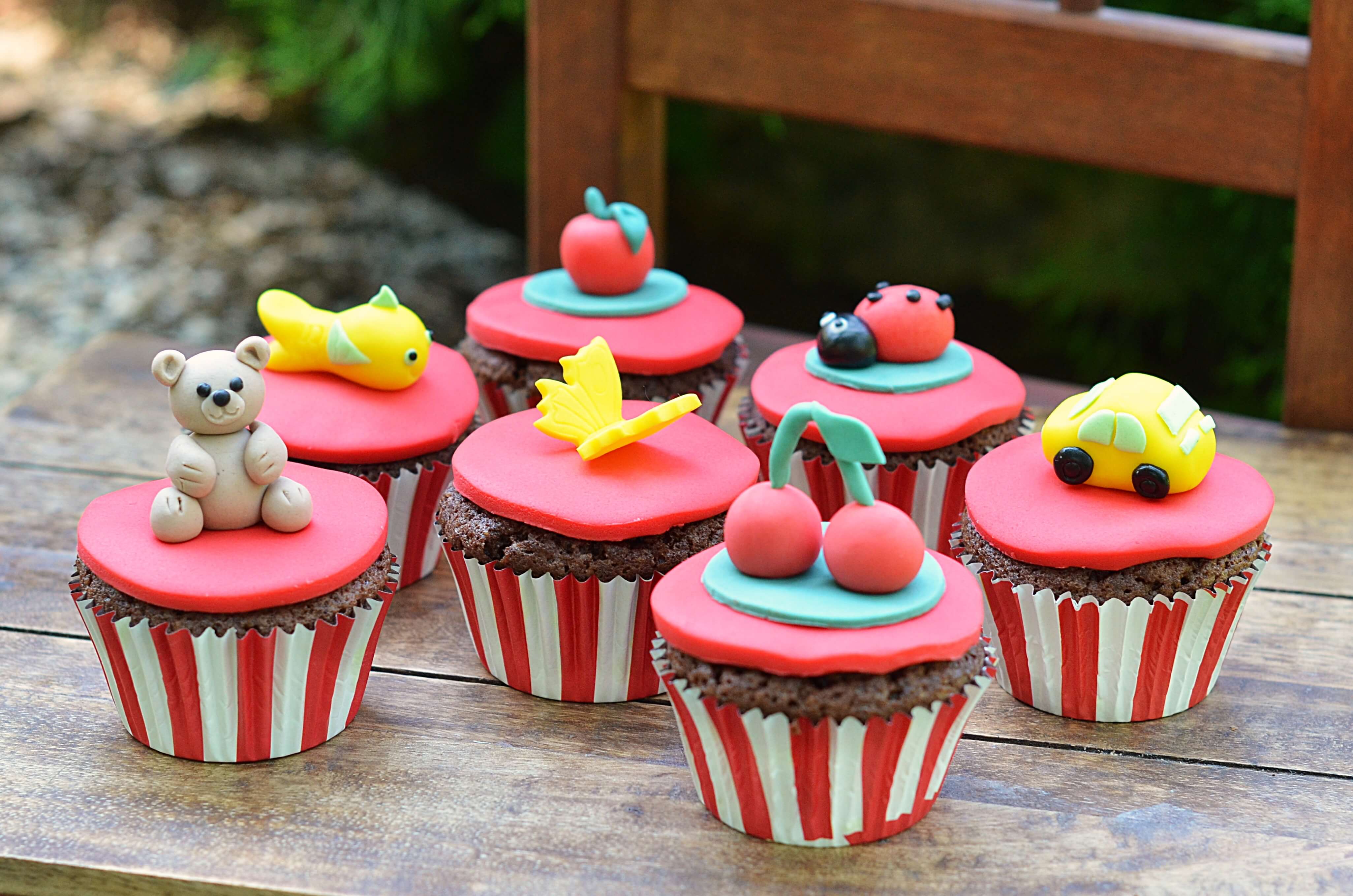 ovis ballagási cupcake - kakaós-meggyes muffin recept óvodai ballagásra