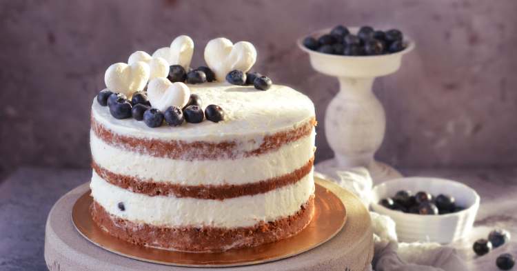 sajtkrémes-áfonyás torta Valentin-napra